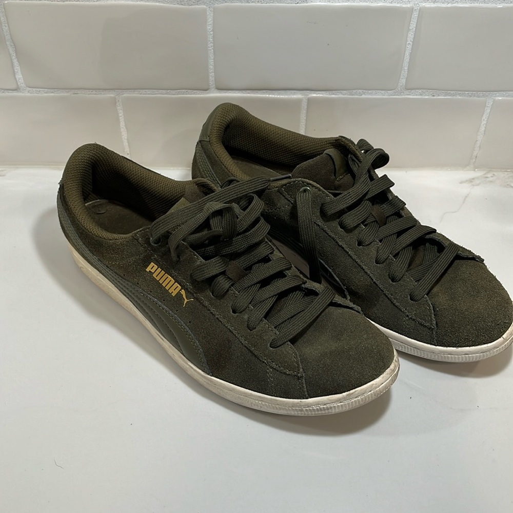 Puma Vikky Lo Suede Olive Green Sneaker Size 9.5